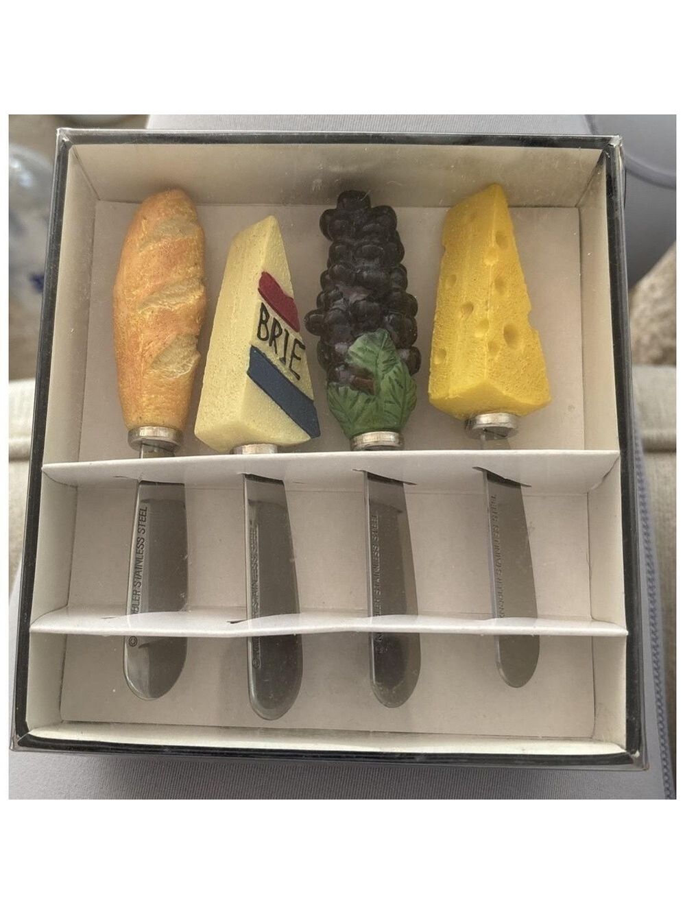 Knobler International Cheese Knives Set of 4 Stainless Blades Decorative Handles